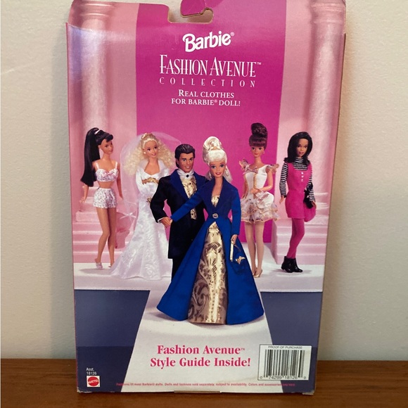 ☘️NEW! BARBIE BOUTIQUE FASHION AVENUE - Picture 2 of 2
